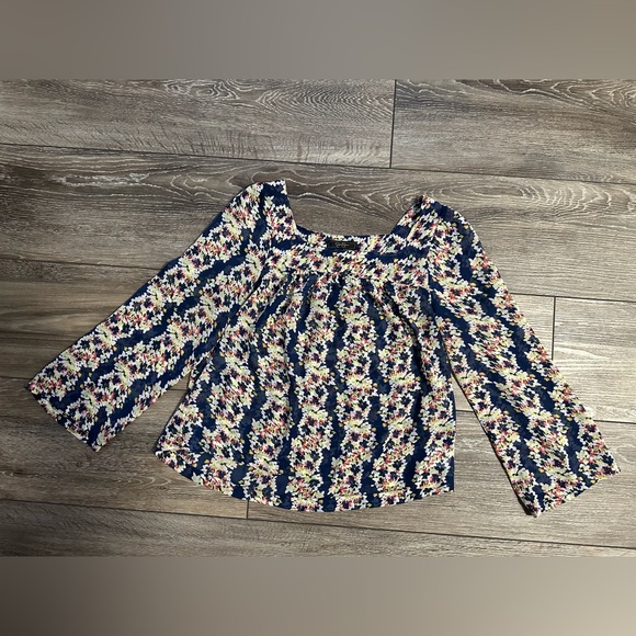 Jessica Simpson floral top/woman’s M/ square very flattering neck line/flowy - Picture 2 of 10